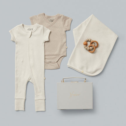 Newborn Baby Clothes and Perfect Accessories Gift | Unisex Baby Gift Hamper