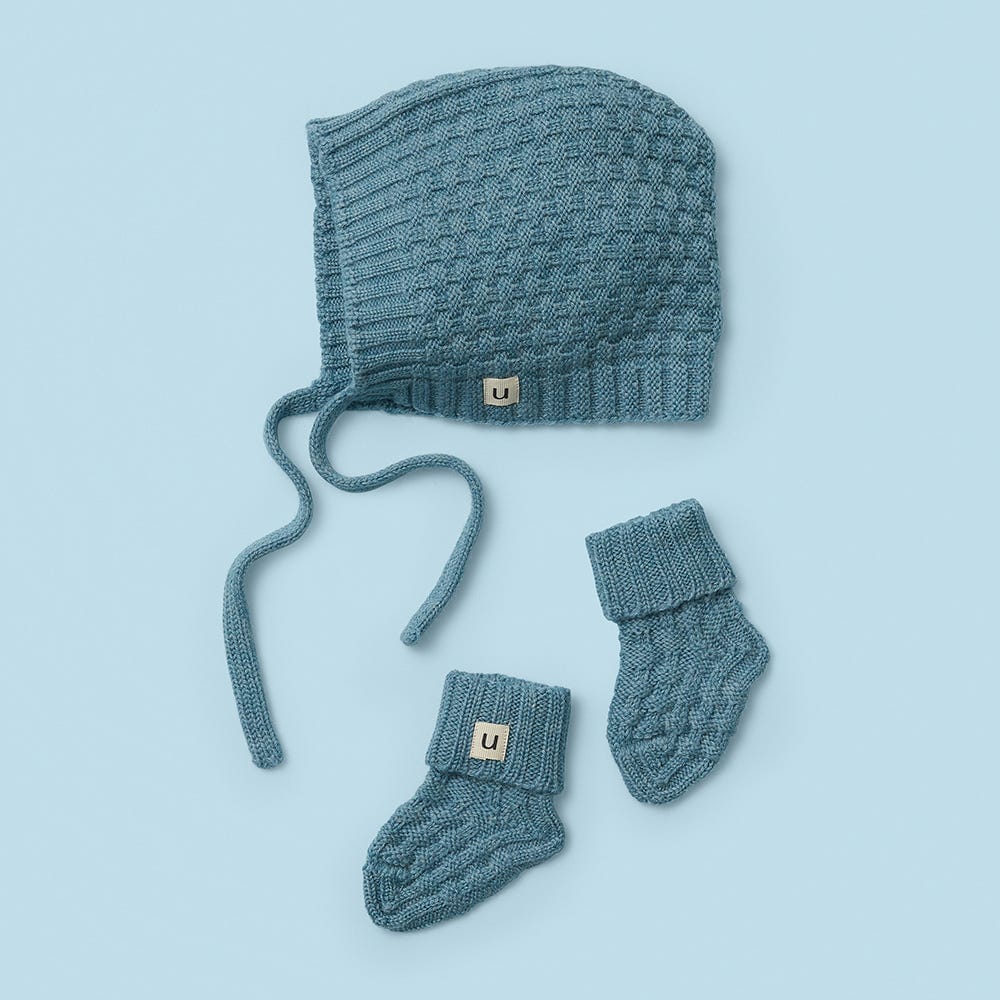 Uimi Bellamy Basket Weave Stitch Hat and Bootie Set in Merino Wool Size 00 Colour Sea